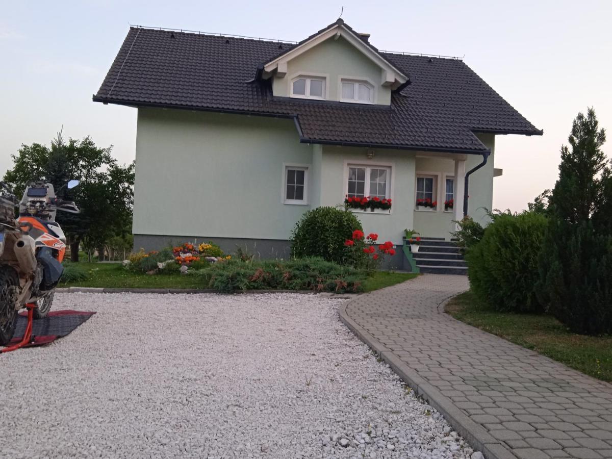 Apartman M. Rados Купрес Екстериор снимка