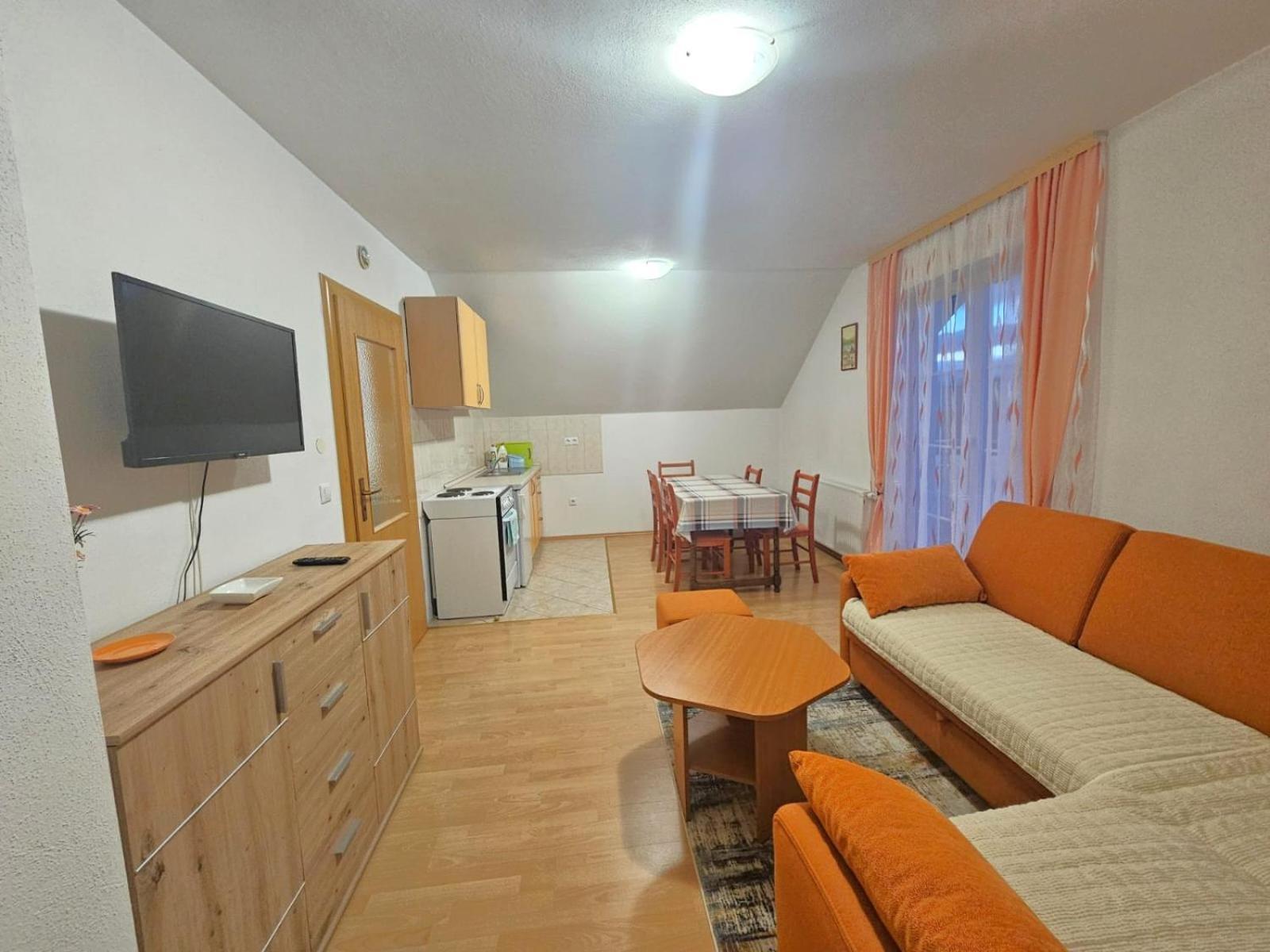 Apartman M. Rados Купрес Екстериор снимка