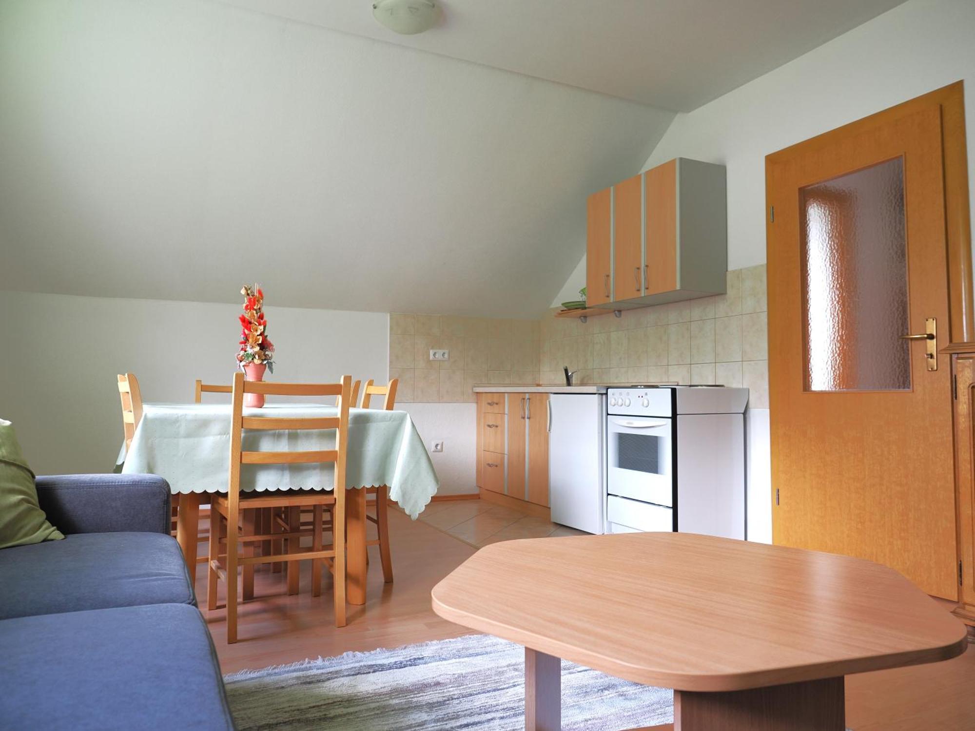 Apartman M. Rados Купрес Екстериор снимка