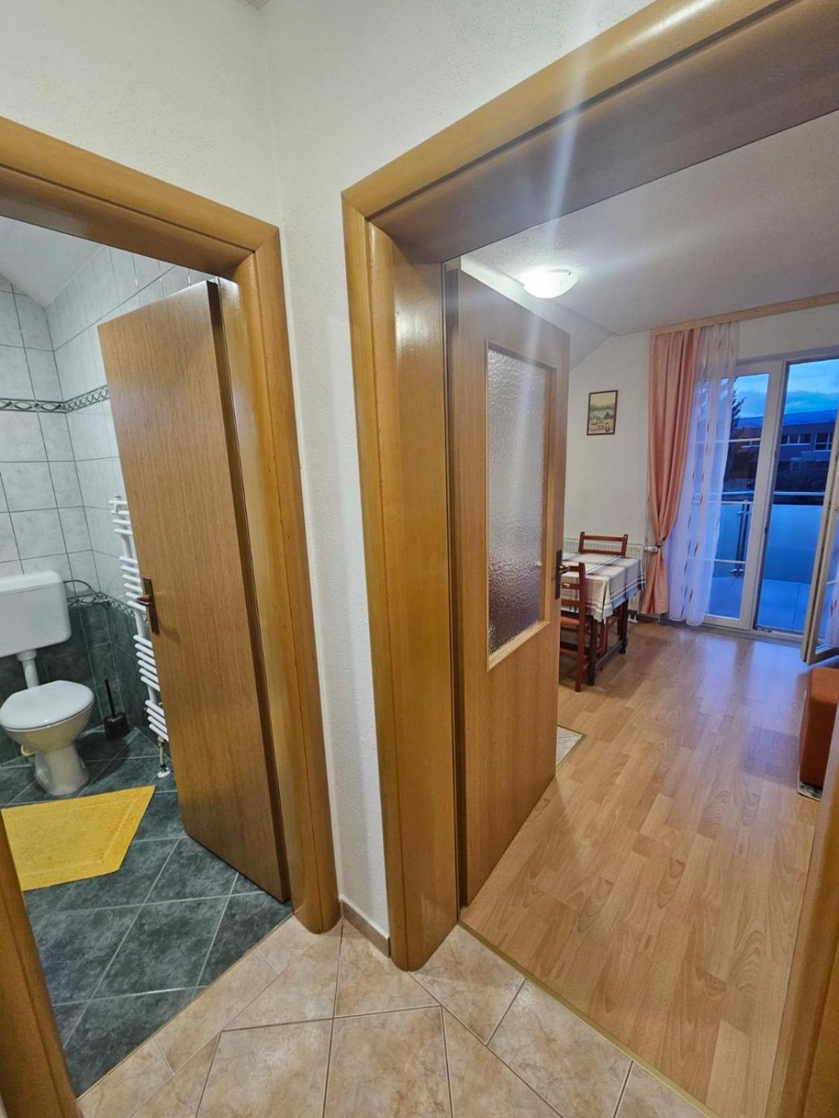 Apartman M. Rados Купрес Екстериор снимка