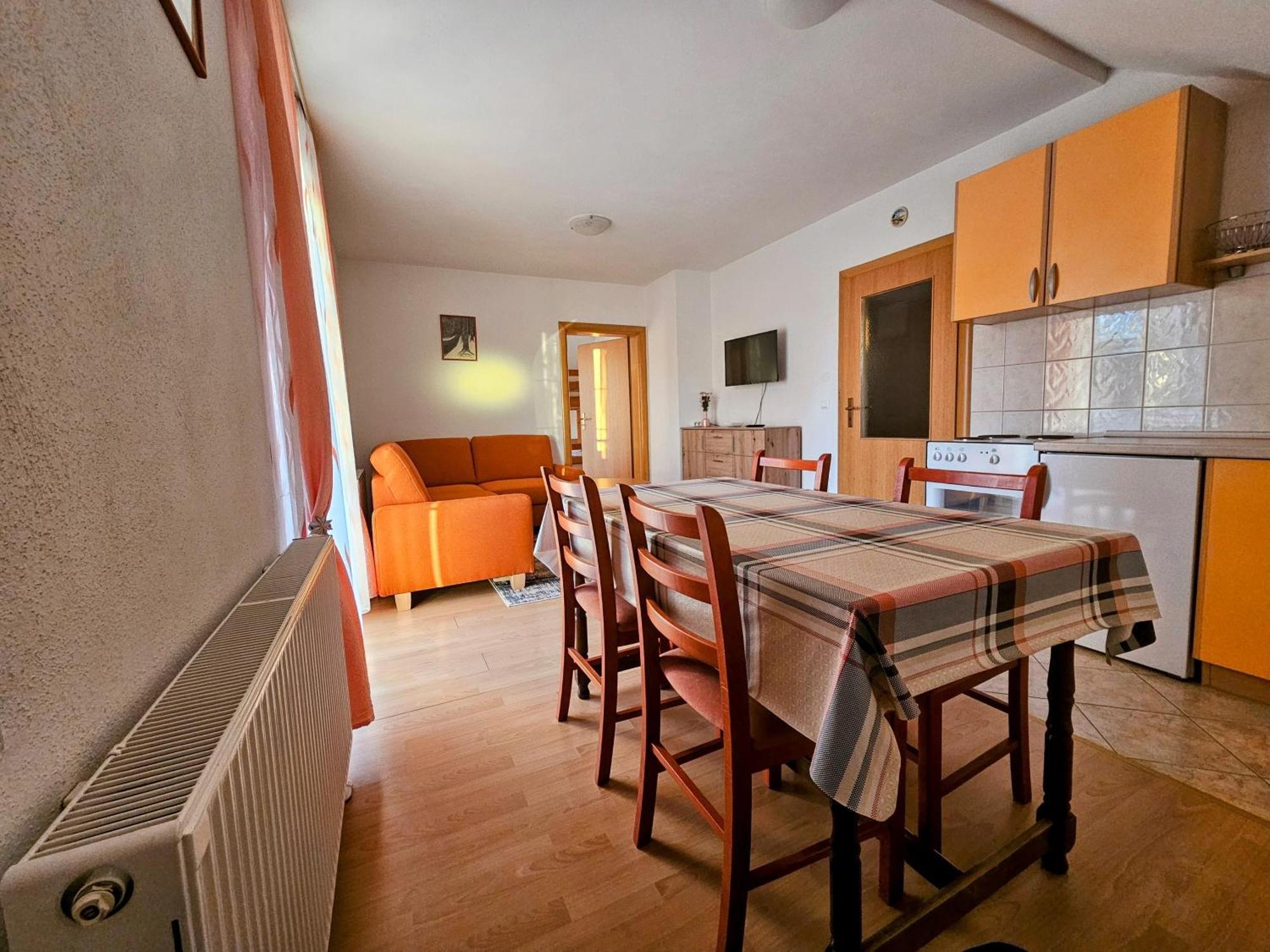 Apartman M. Rados Купрес Екстериор снимка